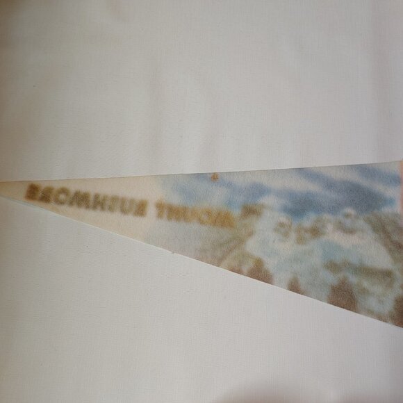 VINTAGE Mount Rushmore Felt Pennant Banner - Picture 2 of 5